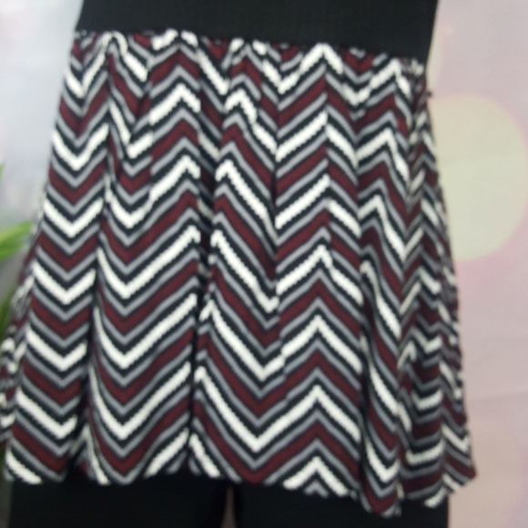 Candies black high neck sleeveless Chevron top - Picture 2 of 9